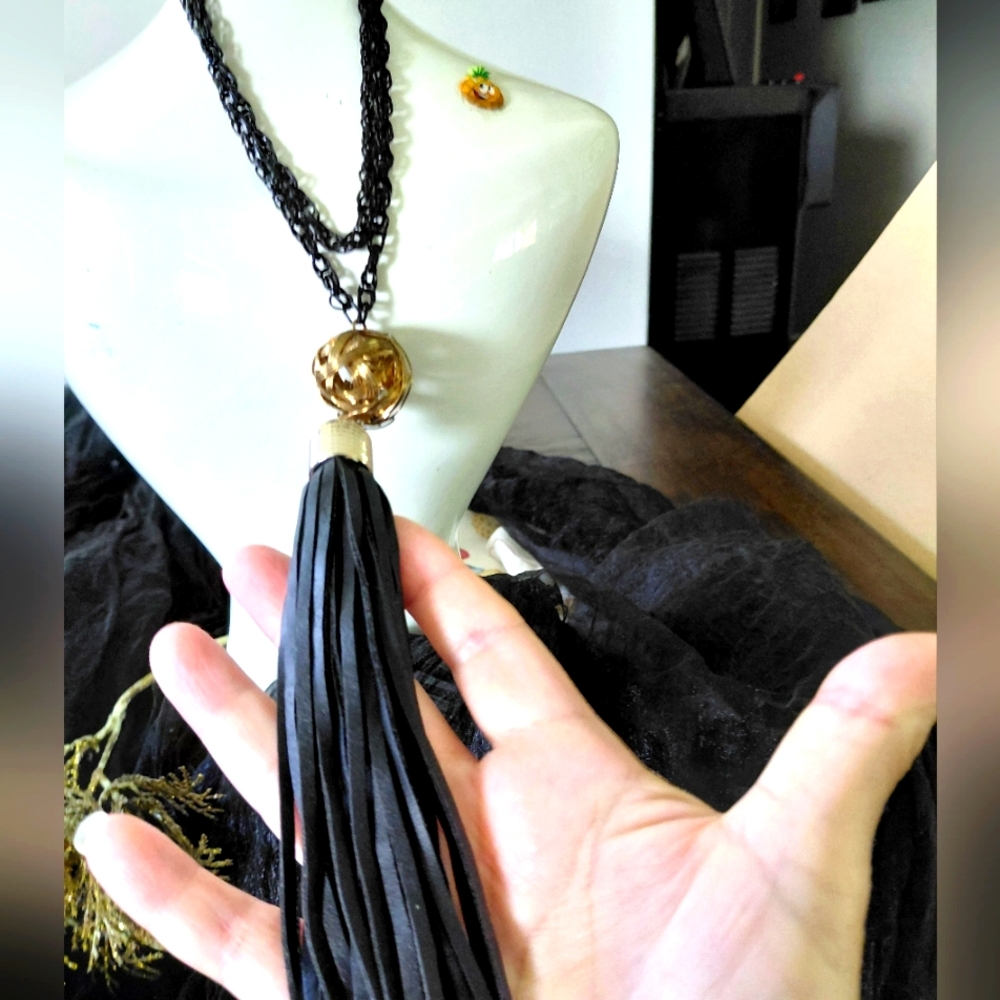 Elegant Black and Gold Tassel Necklace - Picture 4 of 4